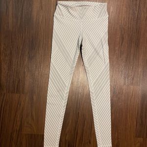 Alo Yoga Striped Leggings - gray and white (S)